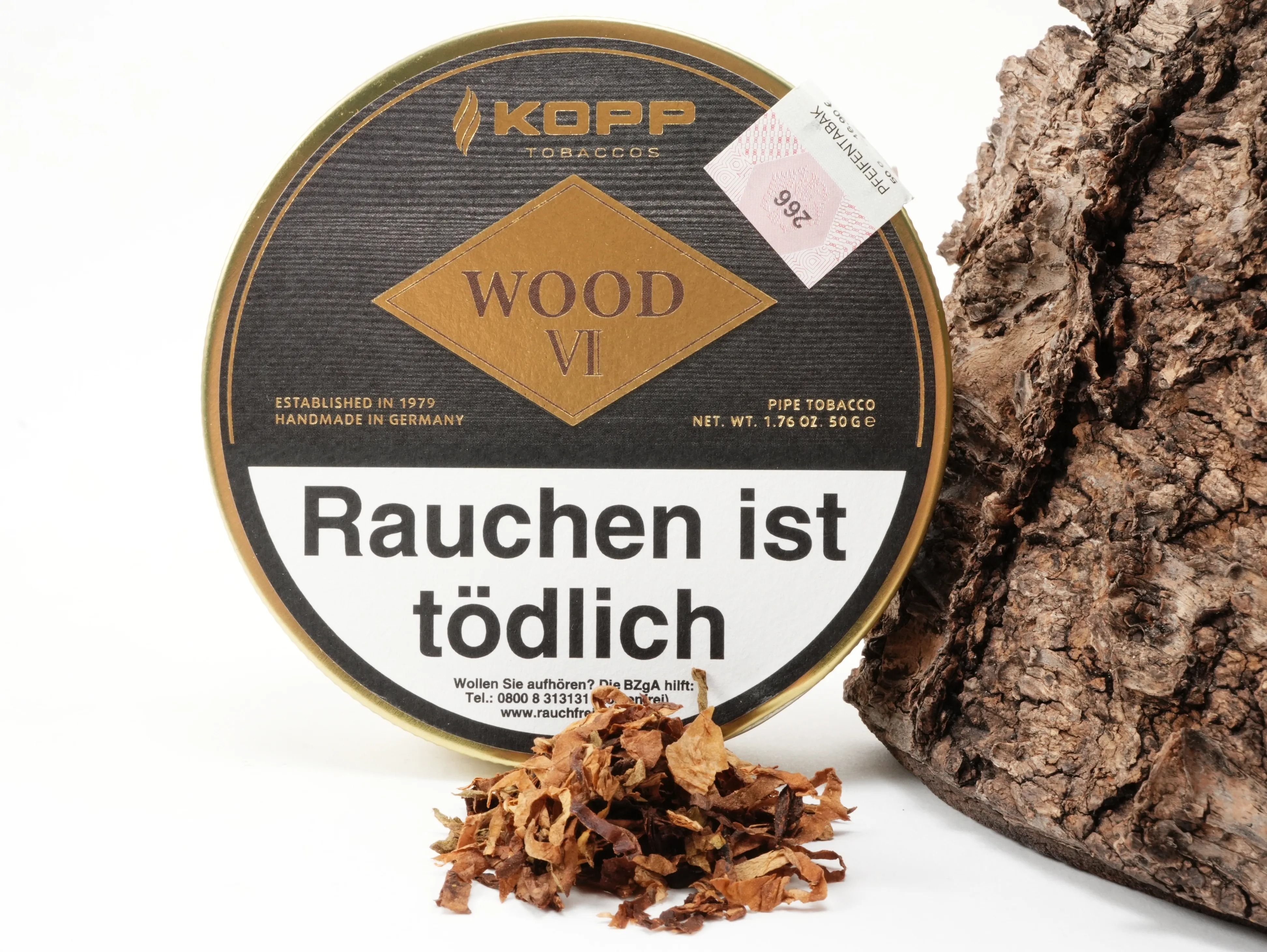 Kopp Wood VI Tabakdose im Hintergrund mit präsentiertem Tabak-Blend im Vordergrund