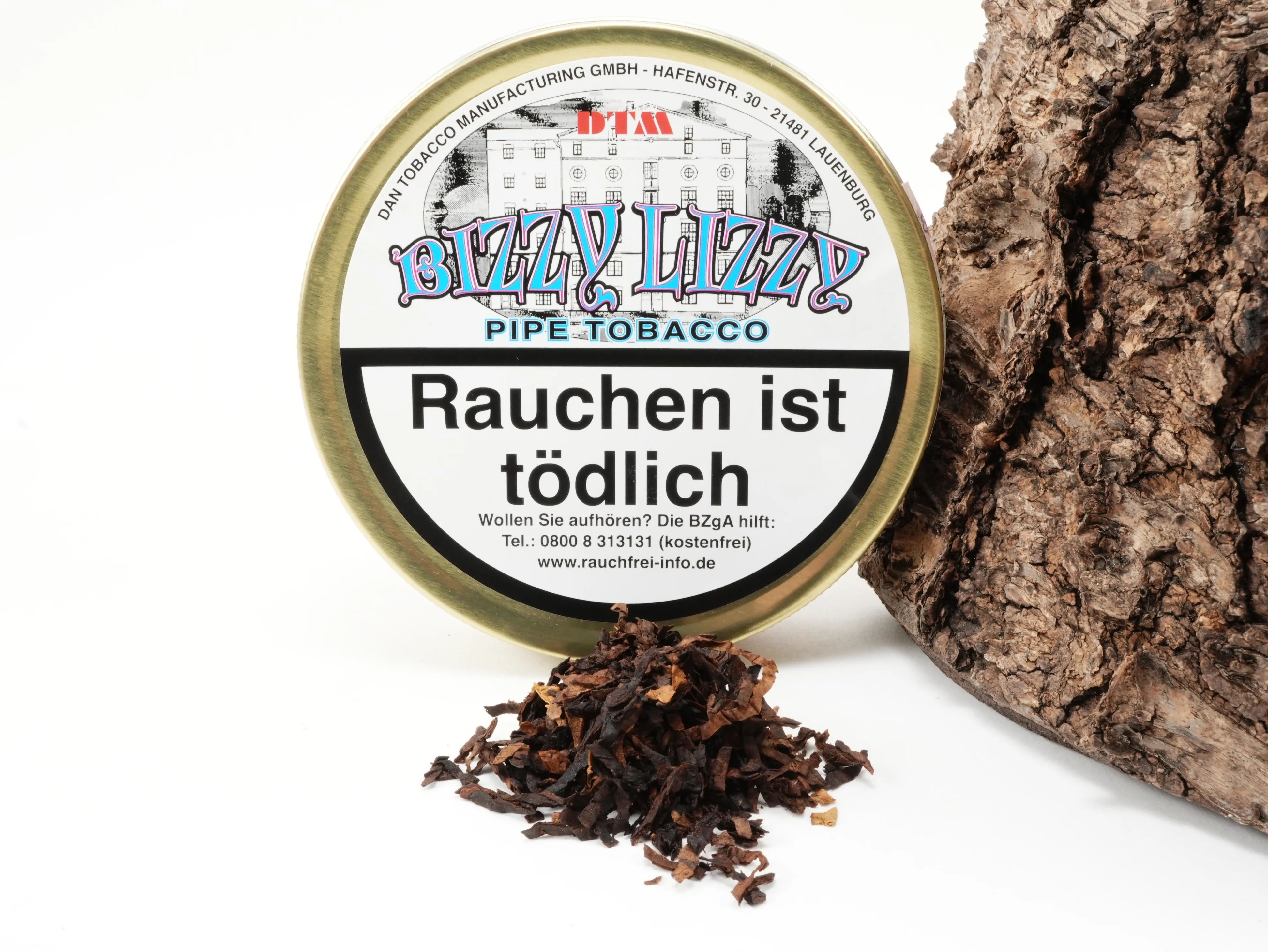 DTM Bizzy Lizzy Pfeifentabak Dose aufrecht stehend mit lose vorgelegtem Tabakbild aus Black Cavendish und Virginia