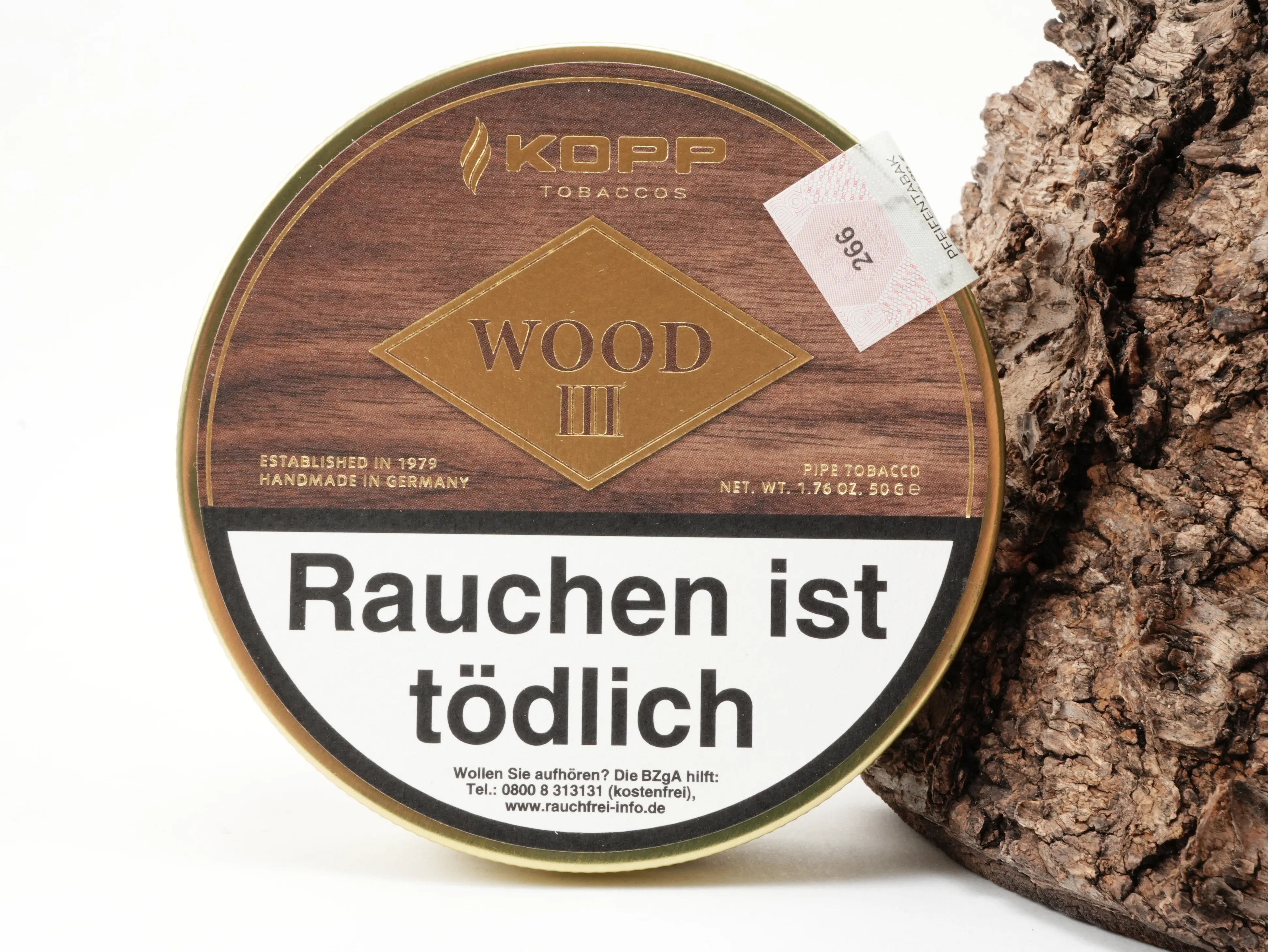 Runde Kopp Wood III Pfeifentabak Dose in dunkler Holzoptik vor Rindenhintergrund – Titelbild