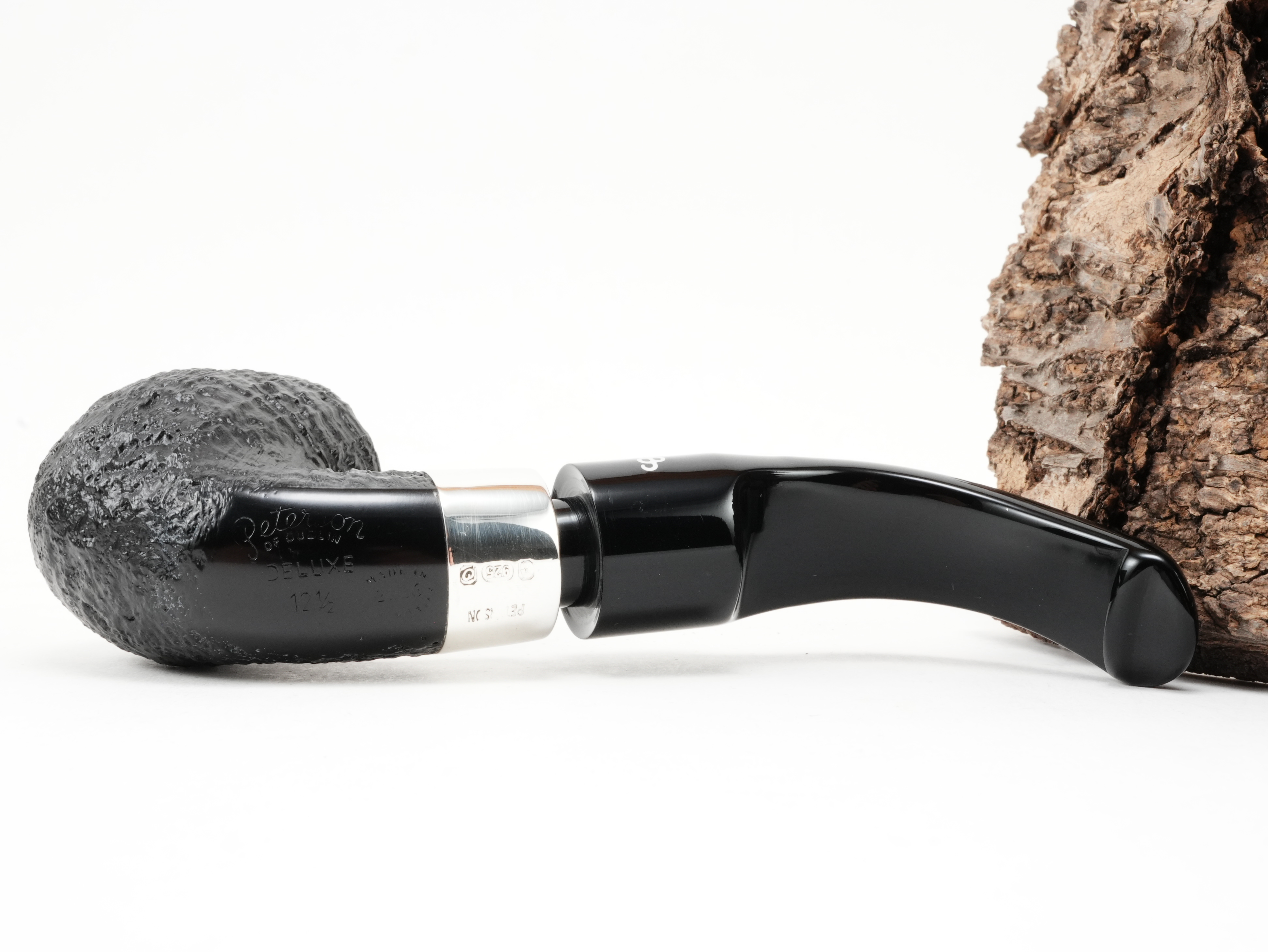 Unterseite der Peterson Deluxe System 12,5 mit flachem glatten Holzfeld und eingeprägtem Peterson-Stempel sowie Modellnummer 12,5