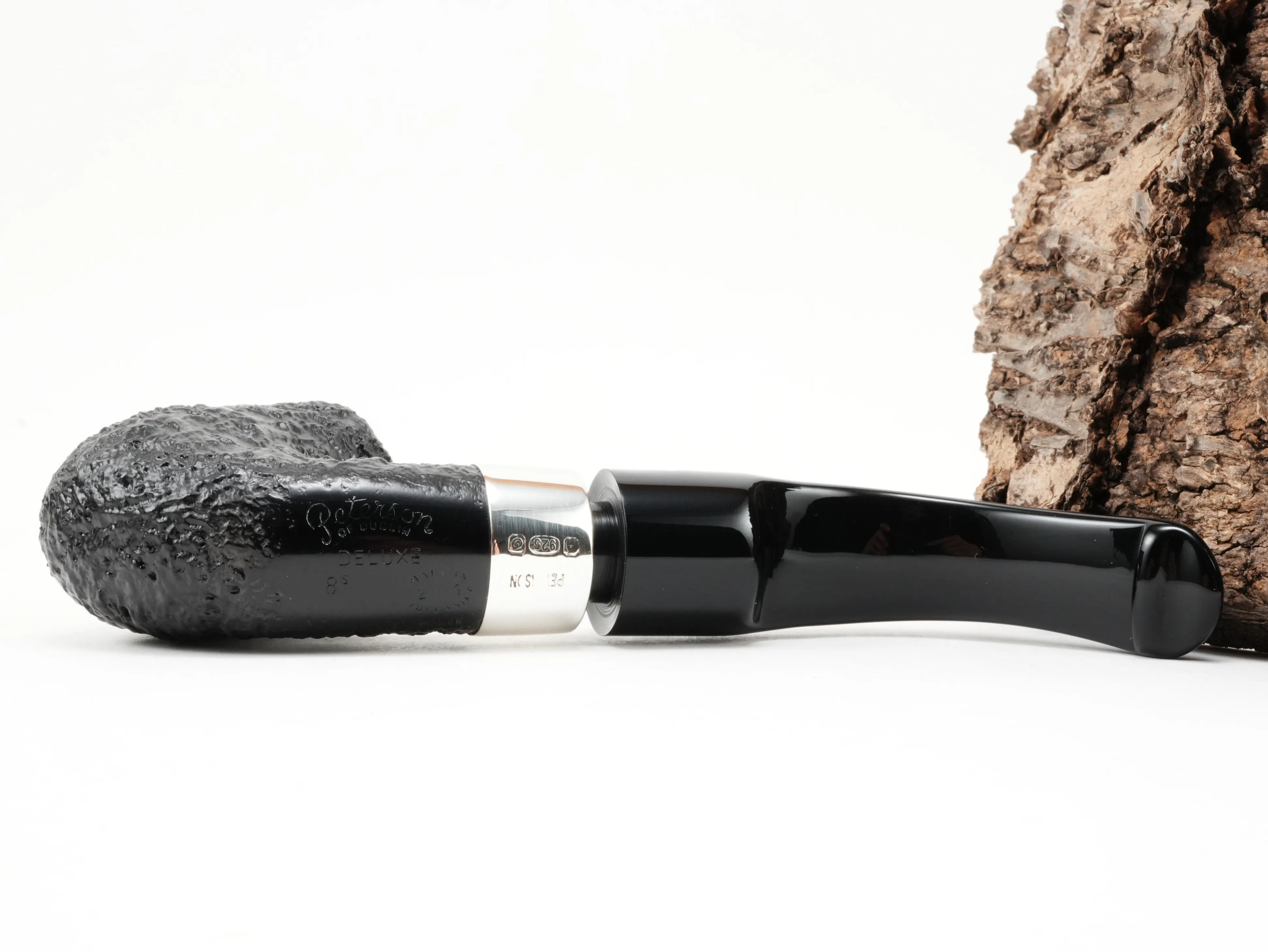 Unterseite der Peterson Deluxe System 8s mit flachem glatten Holzfeld und eingeprägtem Peterson-Stempel sowie Modellnummer 8s