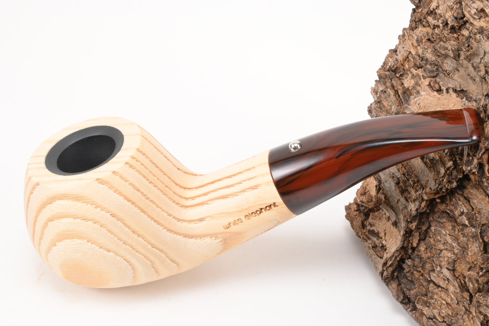 white_elephant_pipe_pfeife_etosha_2_1_1