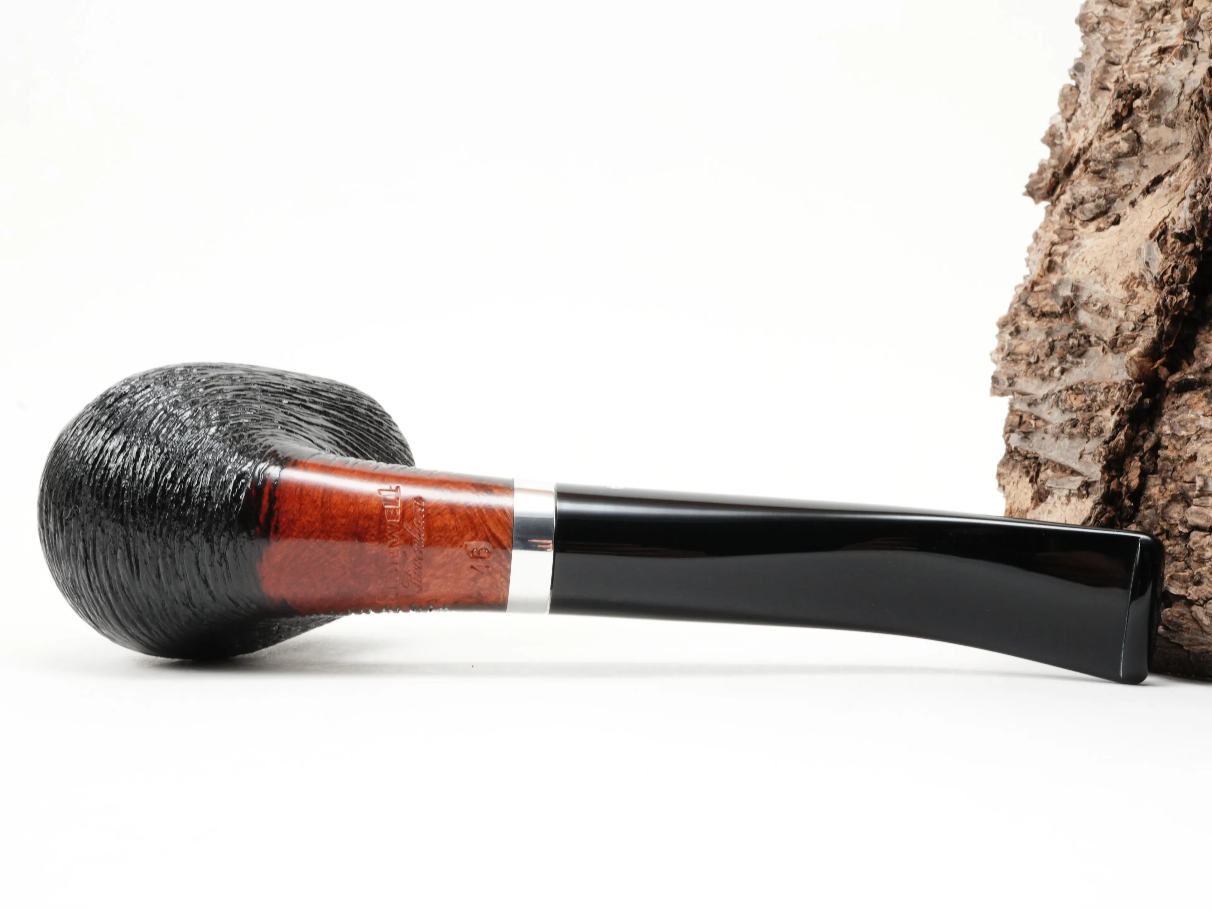 Unterseite der Stanwell København Brushed 246 Pfeife mit glatter rötlicher Fläche und Stempelung Stanwell København 246